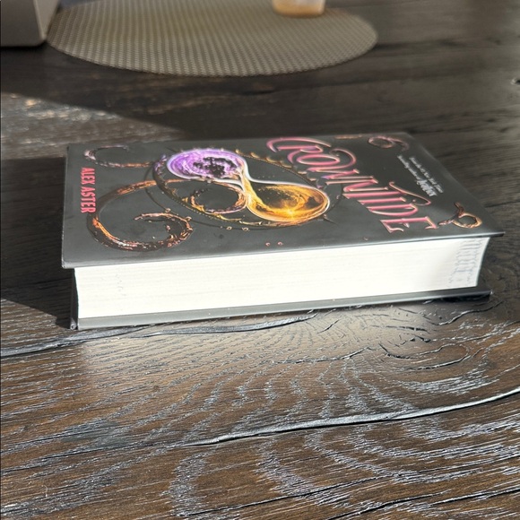 Crowntide by Alex Aster (lightlark series) - Picture 5 of 6